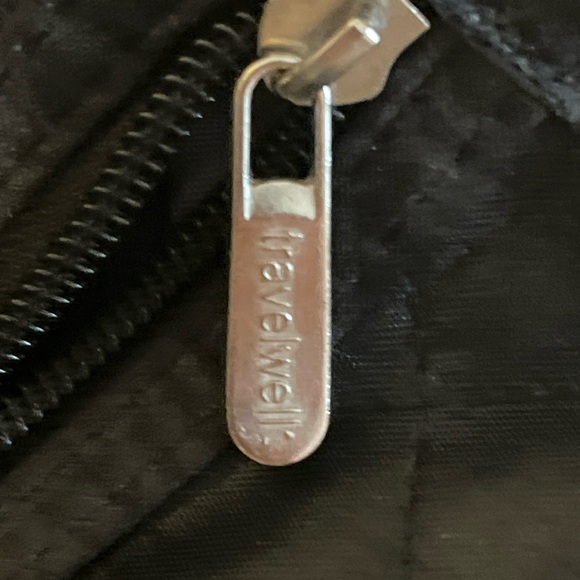 UPS Black Glossy Quilted Women's Tote Bag w/ zipper removable straps and pockets - Picture 7 of 16